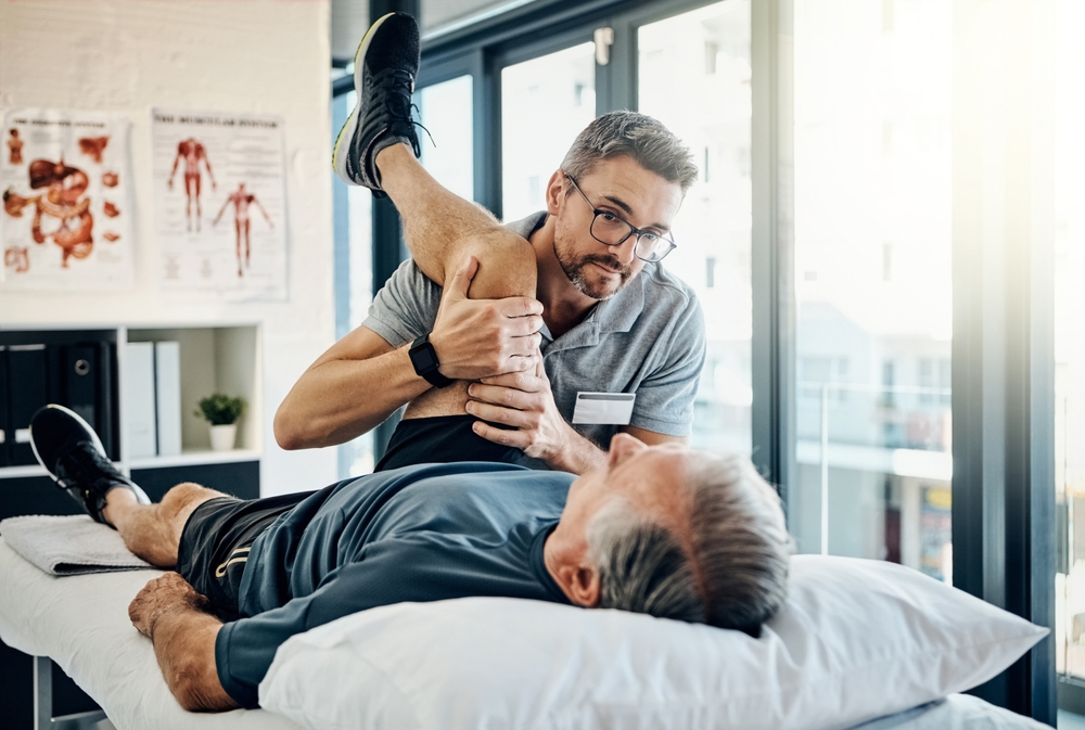 When Should You See a Physiotherapist? 6 Red Flags to Watch